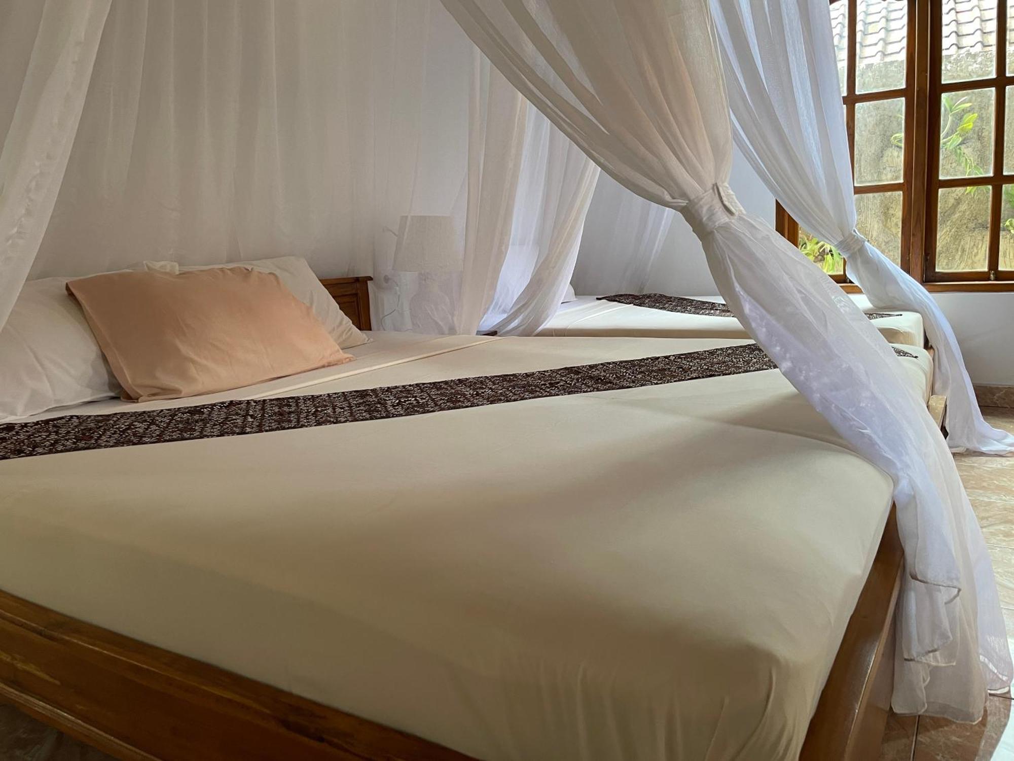 Kubu Elsa Bali Hotel Lovina  Bilik gambar