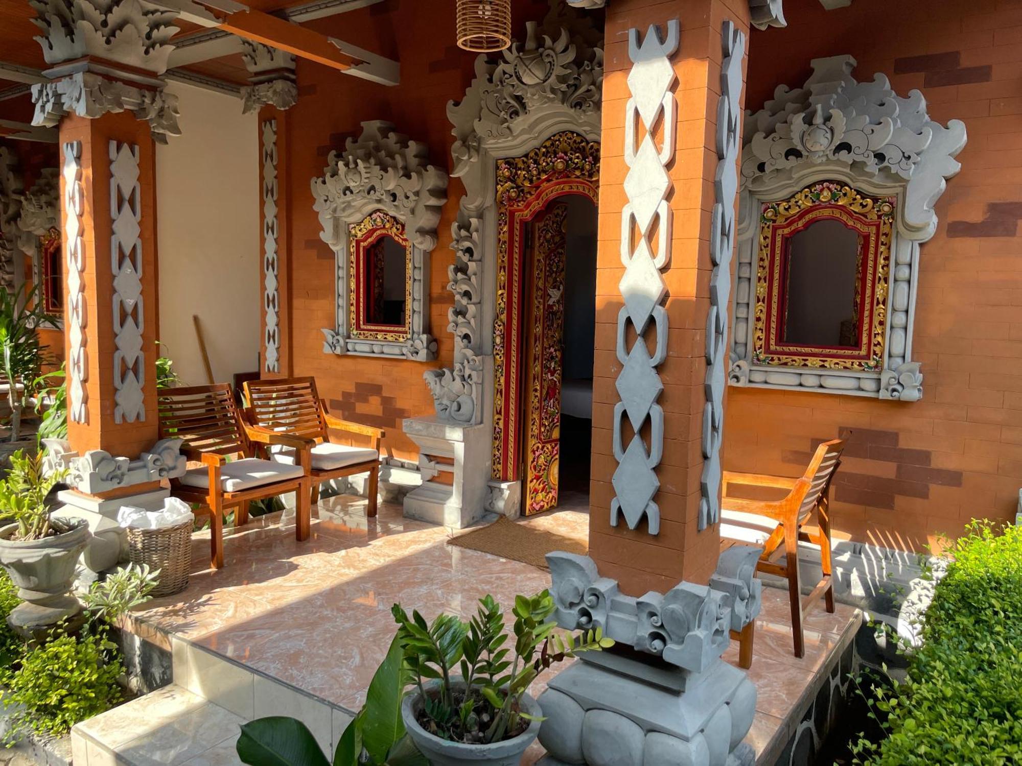 Kubu Elsa Bali Hotel Lovina  Bilik gambar