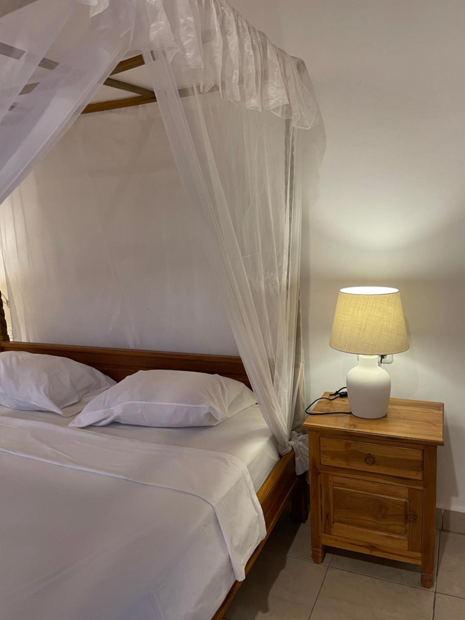 Kubu Elsa Bali Hotel Lovina  Bilik gambar