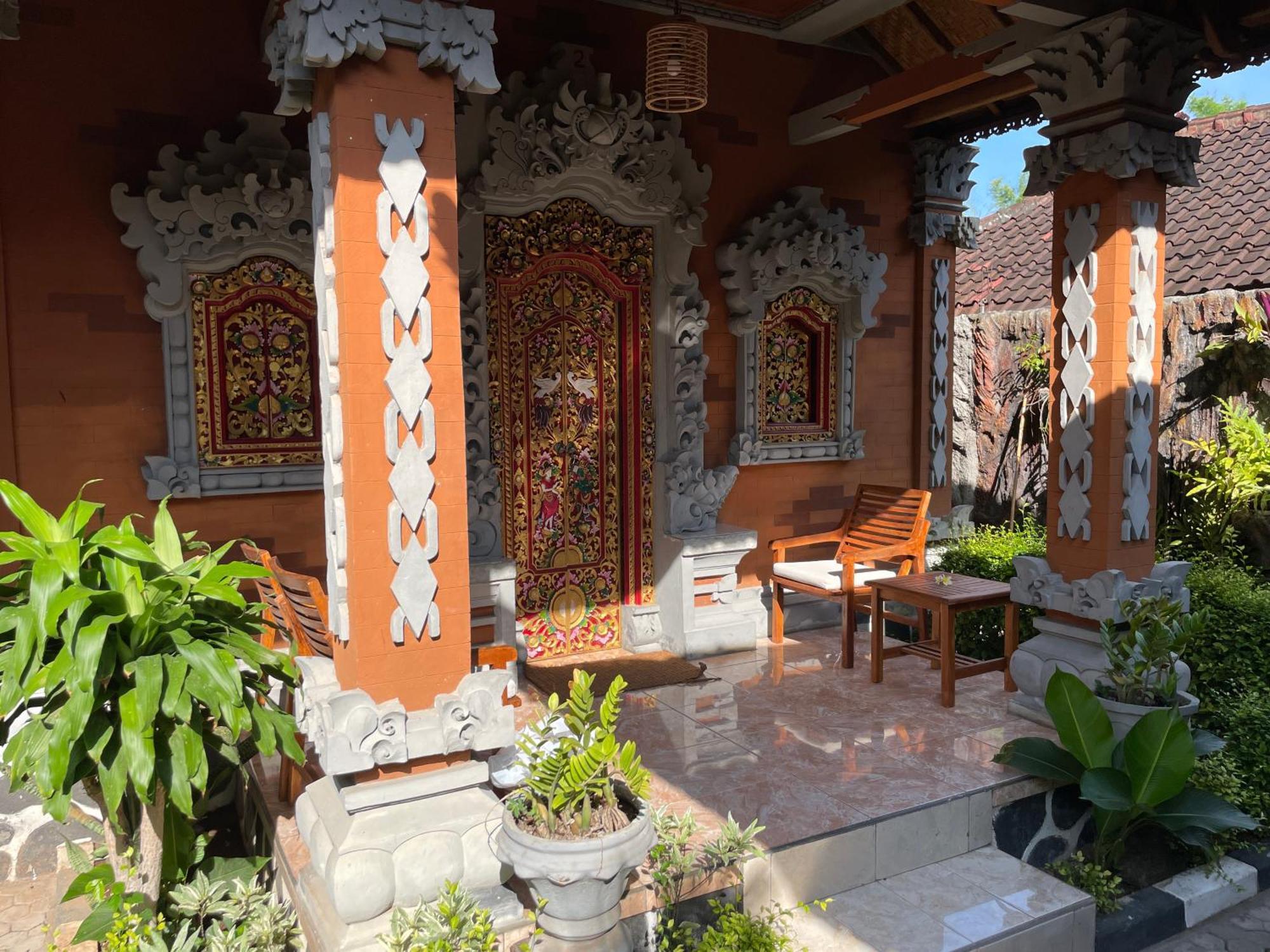 Kubu Elsa Bali Hotel Lovina  Bilik gambar