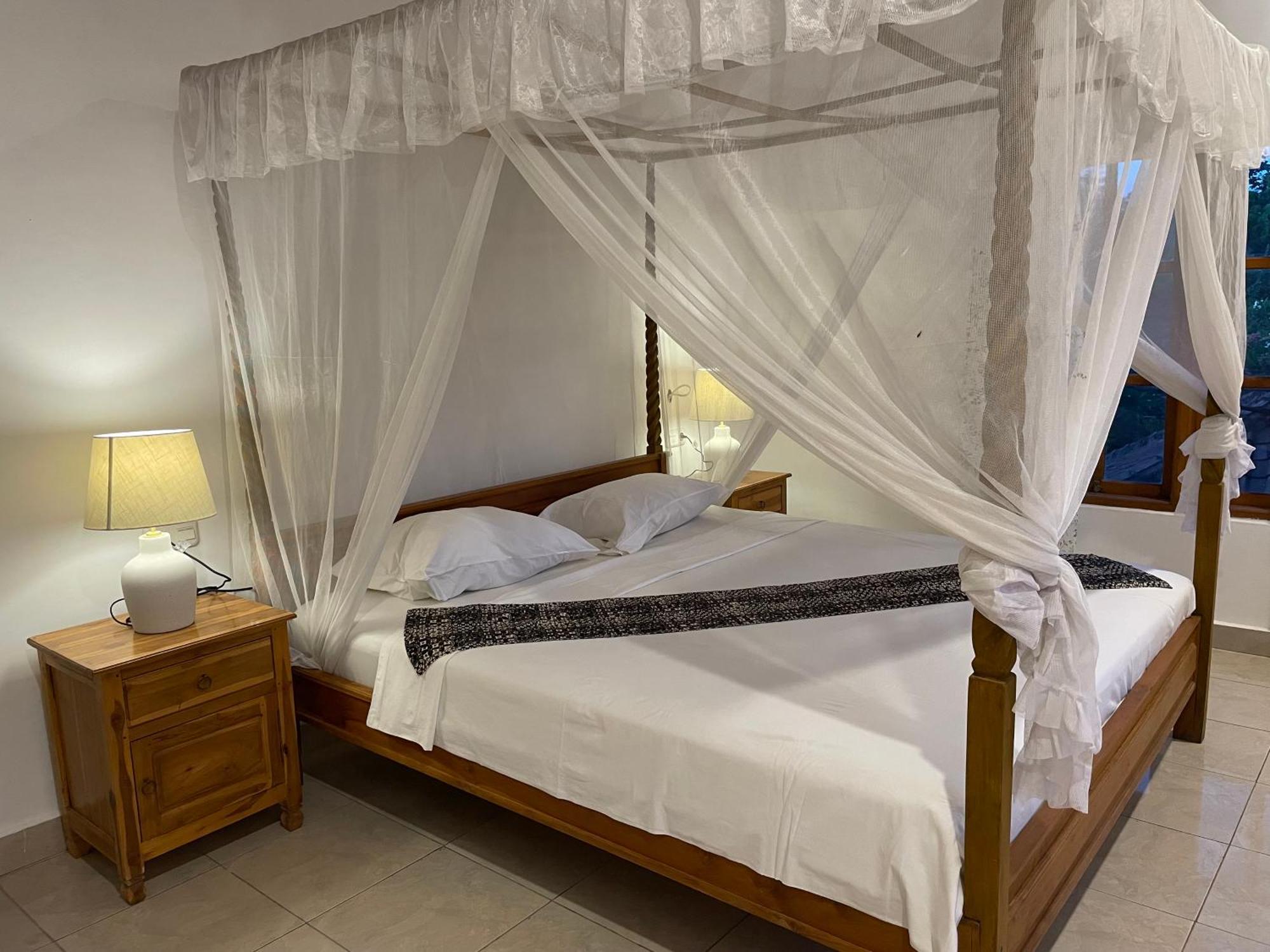 Kubu Elsa Bali Hotel Lovina  Bilik gambar