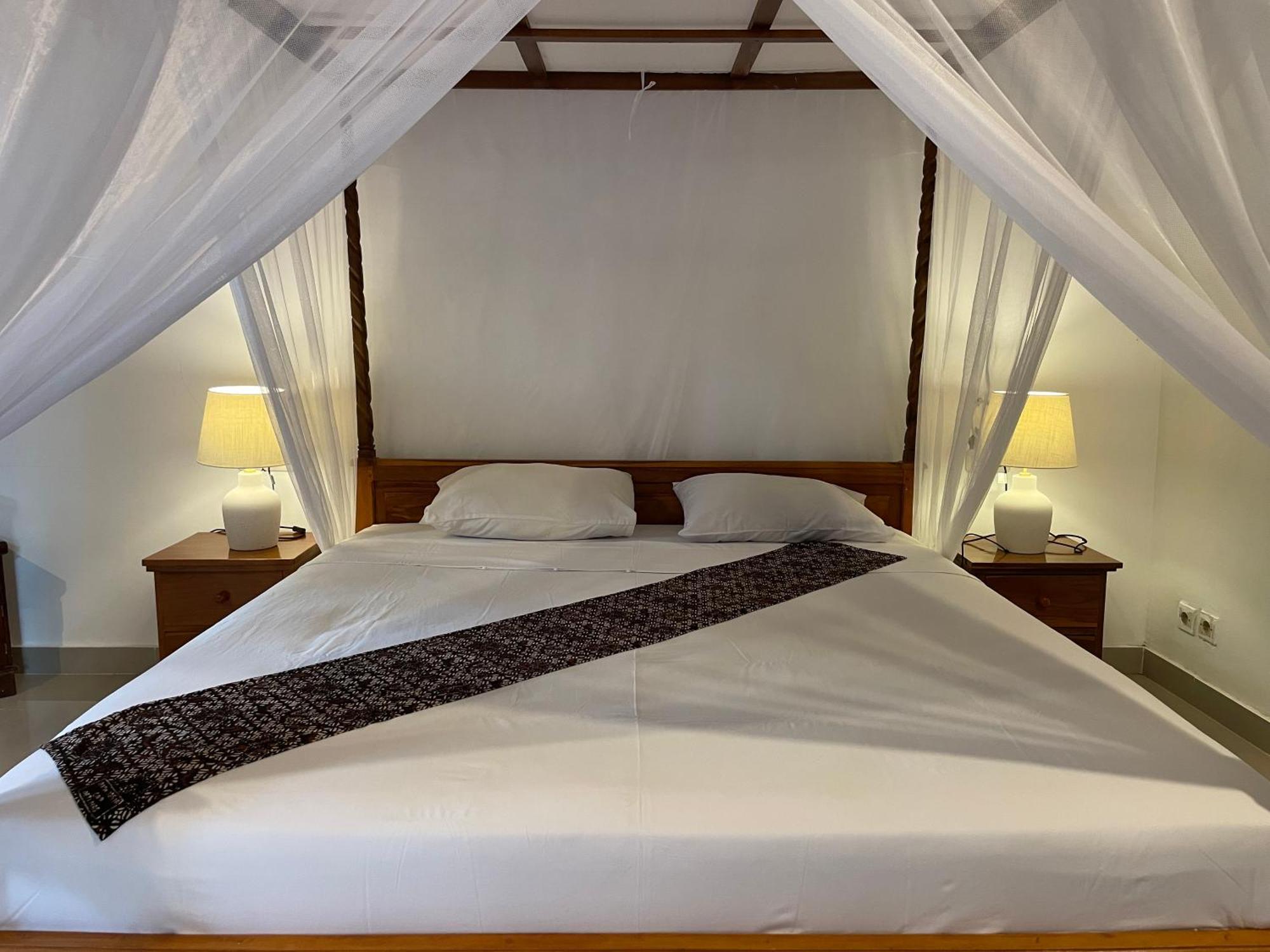 Kubu Elsa Bali Hotel Lovina  Bilik gambar
